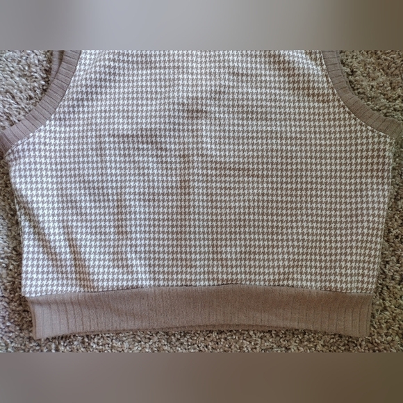 Mixed Threads Cropped Vest Top - Picture 9 of 11